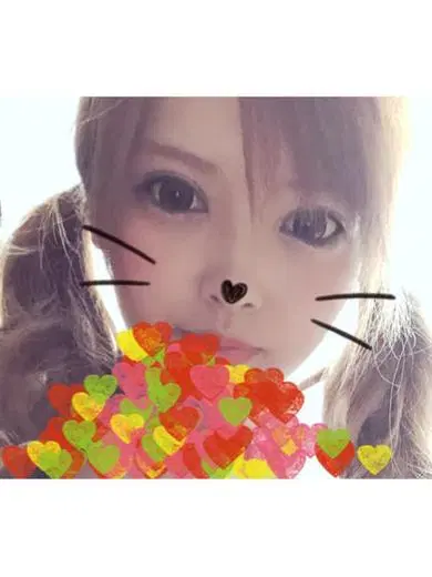 桃谷エミリ