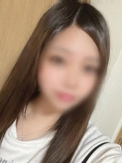 優衣まみな