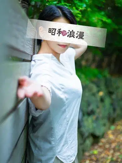 秋本なゆ