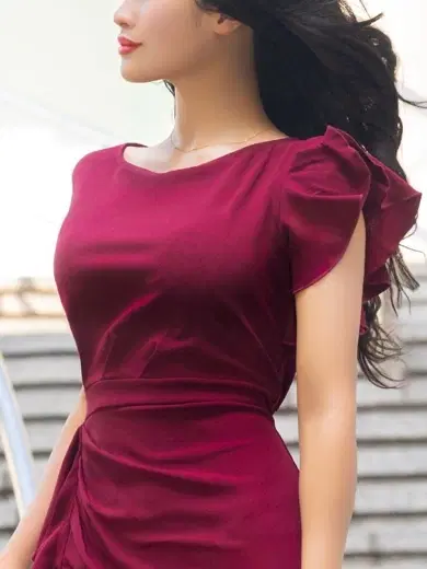 雫内茜里