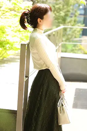 栞里