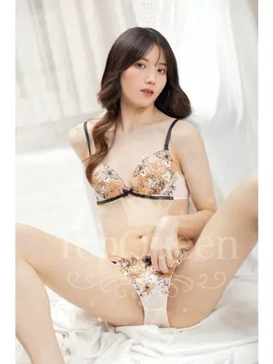 小鳥遊花音