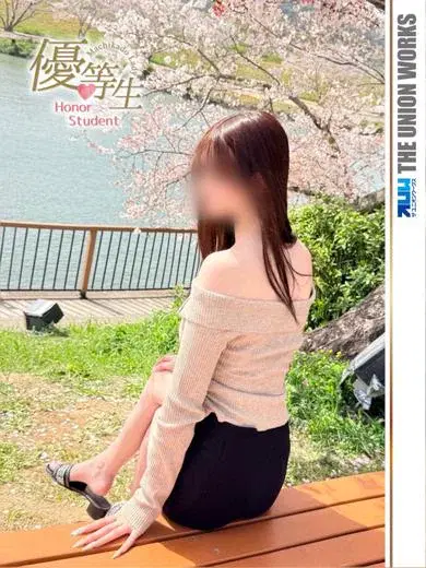 足立エリィ