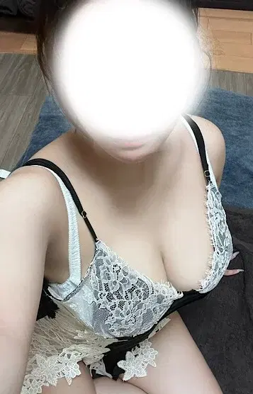如月ひなの